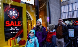 AI helps US online sales set record on Black Friday