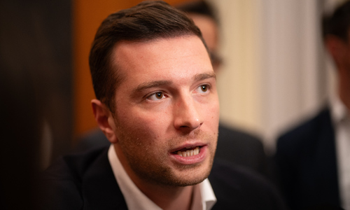 French far-right party leader attacked with eggs, flour