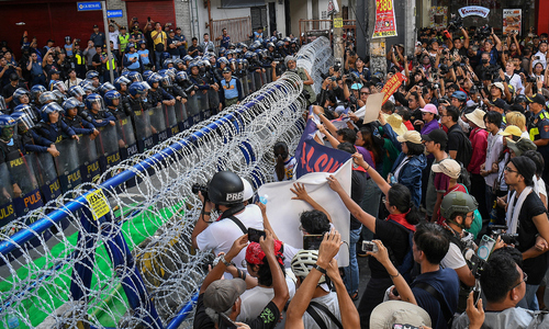Filipinos protest corruption in flood control projects