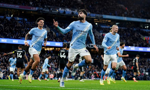Foden helps Man City beat Leeds in injury time