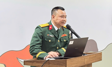 Tu Long successfully defends doctoral thesis