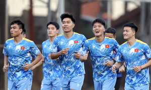 U22 Vietnam holds light training after arriving in Thailand