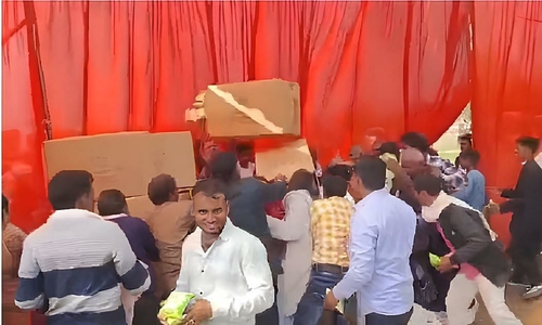 Mass wedding descends into chaos over food scramble