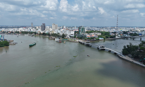 Can Tho hosts first-ever western region cultural festival on the river