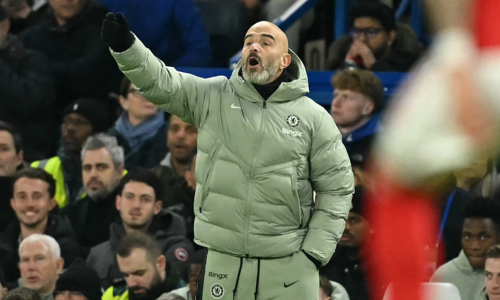 Chelsea coach criticizes referee after draw with Arsenal