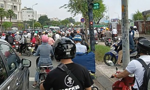 Are traffic jams and air pollution causes of persistent coughs?