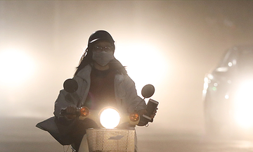 air quality 'very unhealthy', as damaging to lungs as smoking