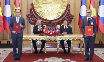 Vietnam - Laos aim to boost trade to 5 billion USD