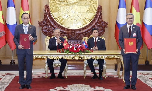 Vietnam - Laos aim to boost trade to 5 billion USD