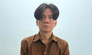 Man who stole two gold bracelets from shop owner arrested hours after fleeing