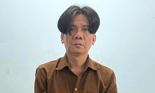 Man who stole two gold bracelets from shop owner arrested hours after fleeing