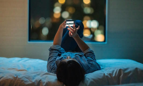 Playing games all night, 15-year-old's height 'locked' at 1,38 meters