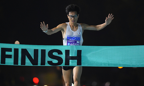 Korean marathon reserve wins 10km VM Hanoi Midnight