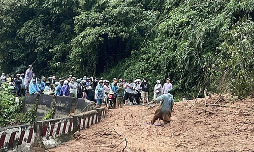 Song Pha Pass connecting Phan Rang and Da Lat hit by landslide