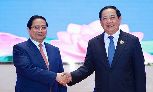 Laos encourages Vietnamese businesses to invest in large-scale projects