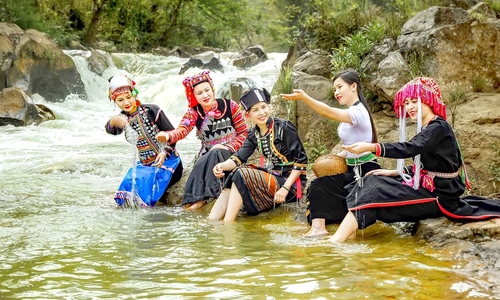 Thai Den ethnic community tourism village opens