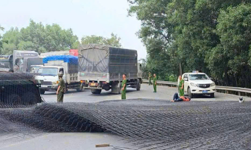 Tons of steel fall from container, hitting a couple on a motorbike
