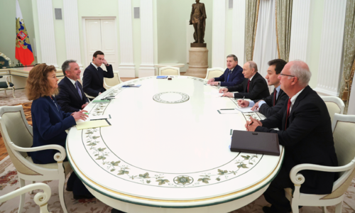 Putin meets with US envoys and Trump's son-in-law