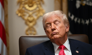 Trump repeatedly closes his eyes during cabinet meeting