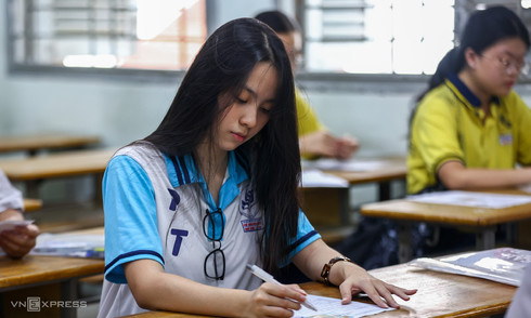 Universities 'discontinue' traditional subject combinations, forcing students to quickly reorient their studies