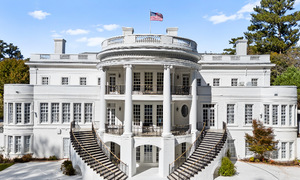 Vietnamese-American businesswoman lists White House-replica villa