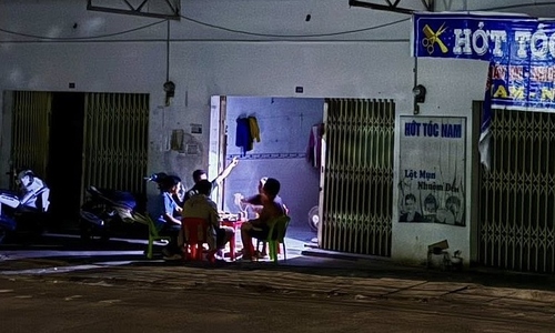 Phu Quoc residents sleep by day, wake by night due to power outages