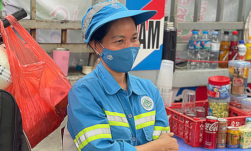 Health on the line: outdoor workers contend with hanoi's pollution