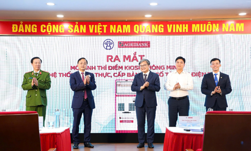 Agribank supports Hanoi's digital transformation, administrative reform
