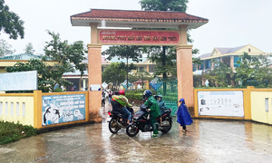 Parents withdraw children four times to protest deputy principal