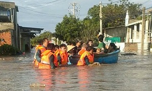 Irrigation reservoir discharge floods over 1,000 households