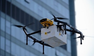 Western tourists astonished by future-like services in China