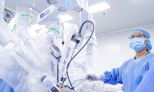 Robot-assisted surgery removes ovarian tumors