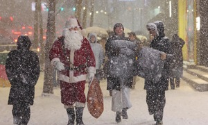 First snow blankets Seoul, South Korea