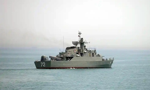 Iran holds naval exercise, issues warning to US warships