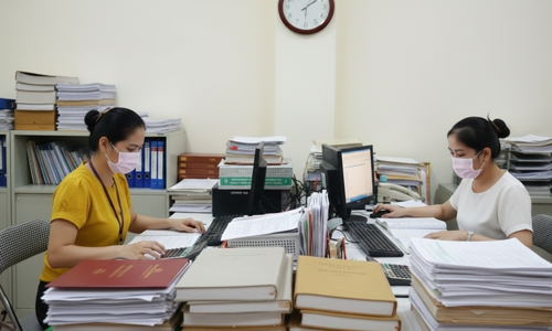 School accountants grapple with allowances