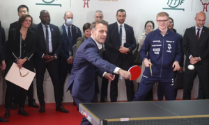 French president plays table tennis in China