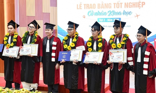 The first students to graduate with an artificial intelligence degree