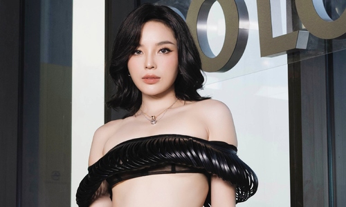 Ky Duyen dons "half-handspan" top on red carpet