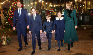 The family of Princess Kate wears blue to attend Christmas concert