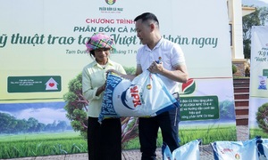 Ca Mau fertilizer commits over 10 billion VND to flood-hit regions