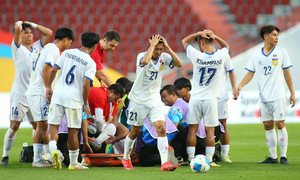 U22 Laos captain breaks leg and receives red card at SEA Games
