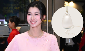Runner-up Phuong Nhi's nearly 20 million VND egg-shaped bag