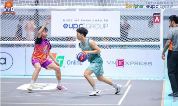 Phan Dinh Phung basketball captain achieves GPA above 9