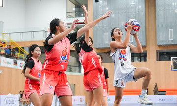 Phan Dinh Phung High School wins VnExpress Youth Basketball Tournament 2025 women's championship
