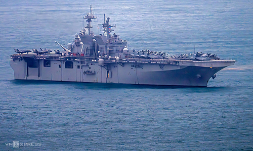 US amphibious assault ship carrying F-35B fighters visits Da Nang