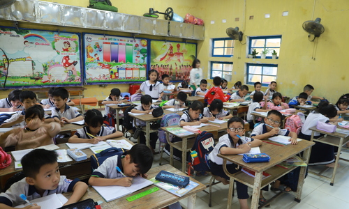 Primary school lacks English instruction for first semester