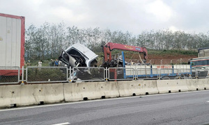 Truck rear-ends tractor-trailer, two dead