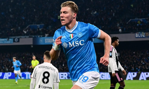 Hojlund's double propels Napoli to top of Serie A