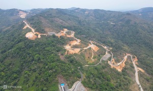 Russian tourist dies, rockfall suspected from construction vehicle