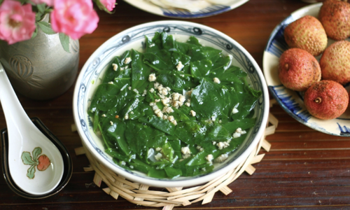 Should you cover or uncover the pot when cooking vegetable soup?